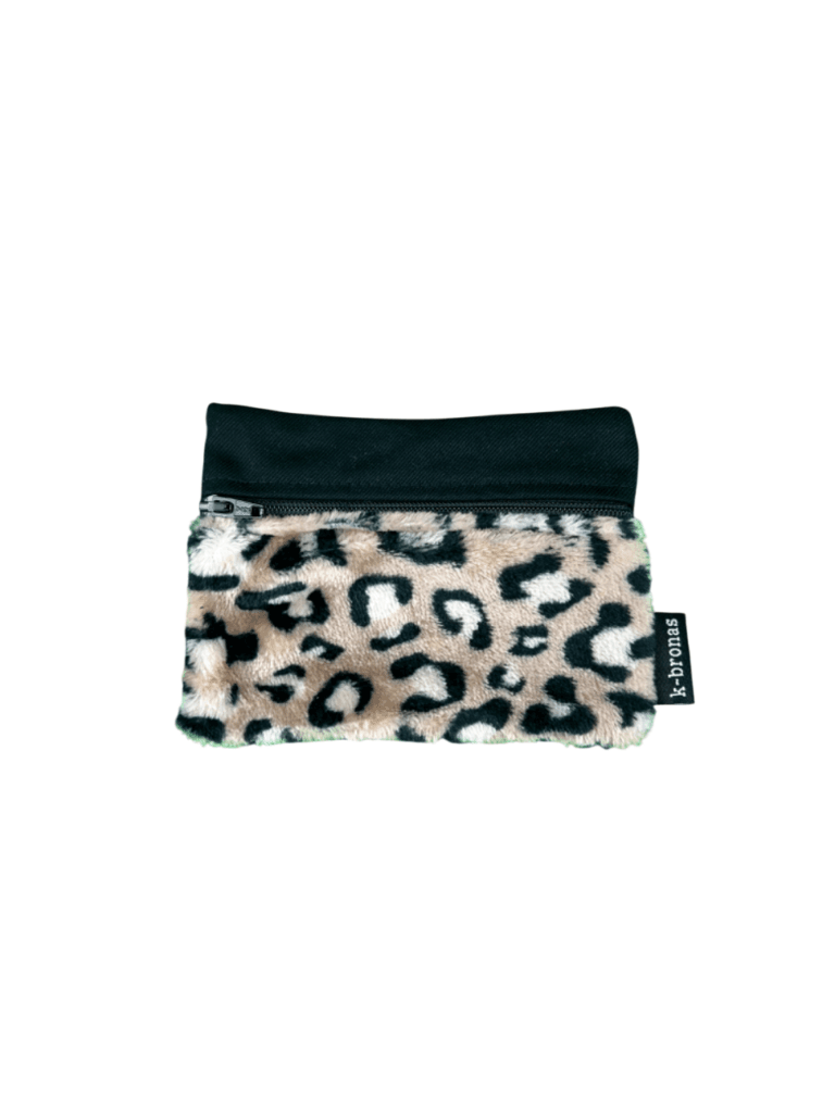Monedero de pelo corto con estampado de leopardo