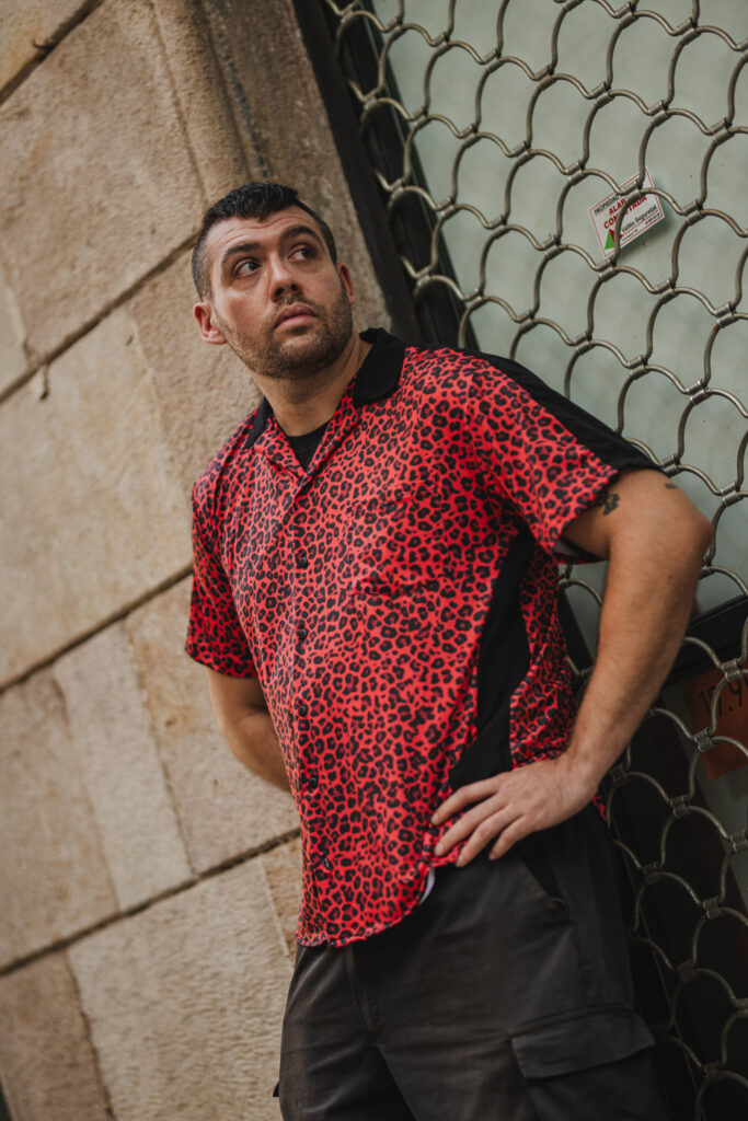 Camisa Kamisa estampada de leopardo rojo