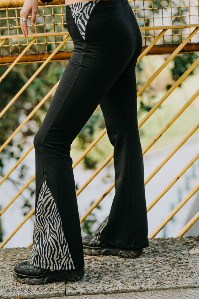 Pantalón de chándal Kurva con cebra beige
